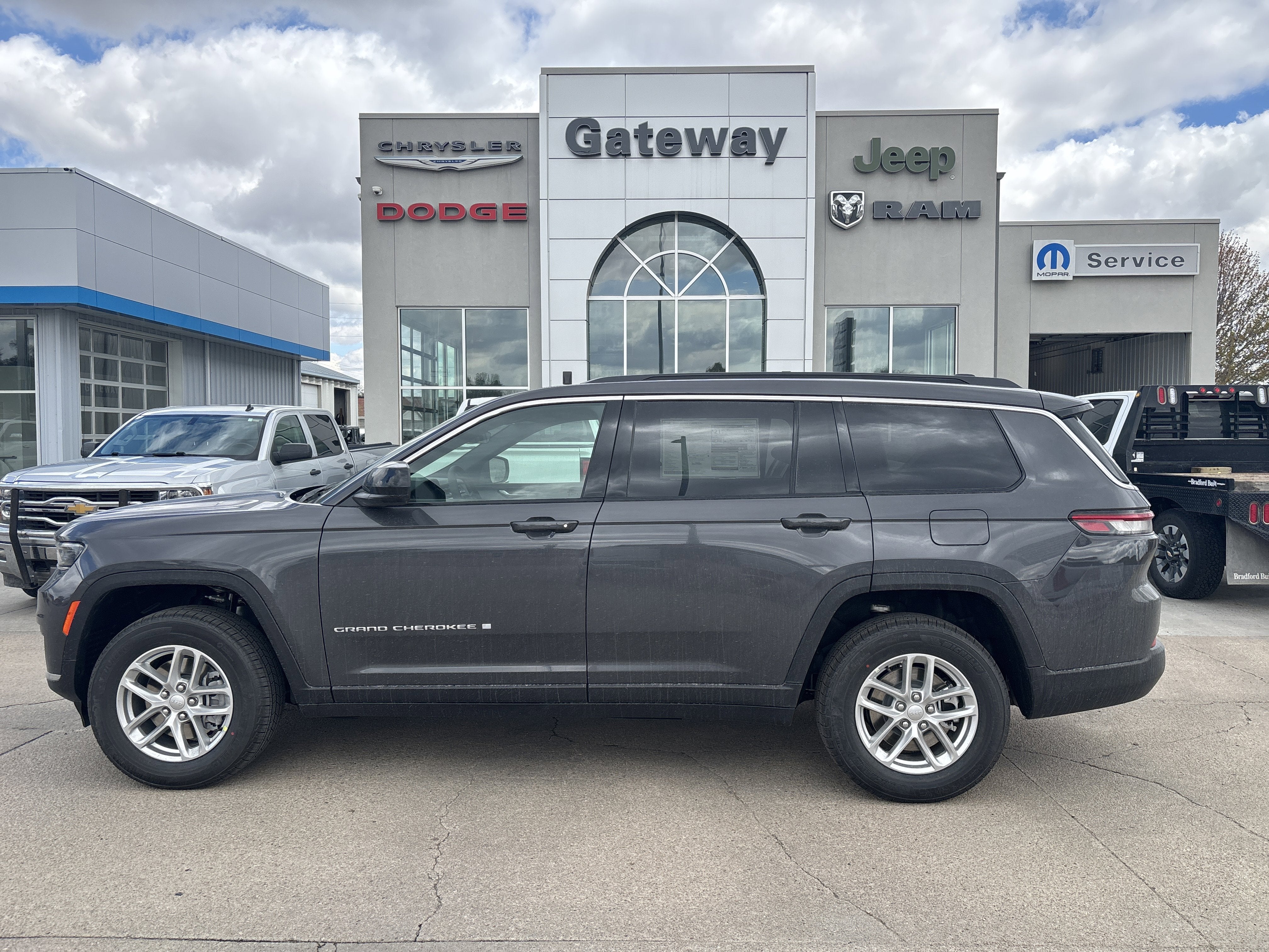2026 Jeep Grand Cherokee L Laredo X 4x4's photo