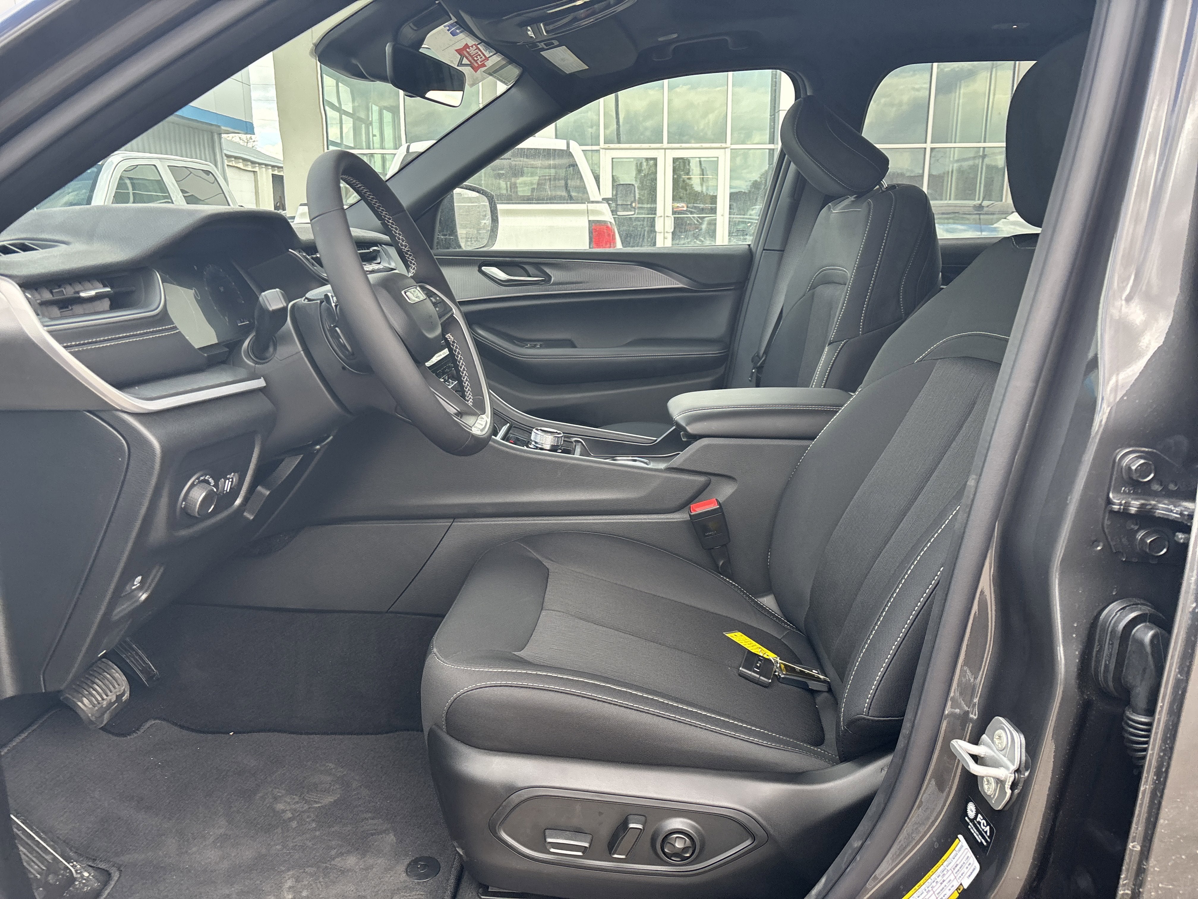 2026 Jeep Grand Cherokee GRAND CHEROKEE L LAREDO X 4X4