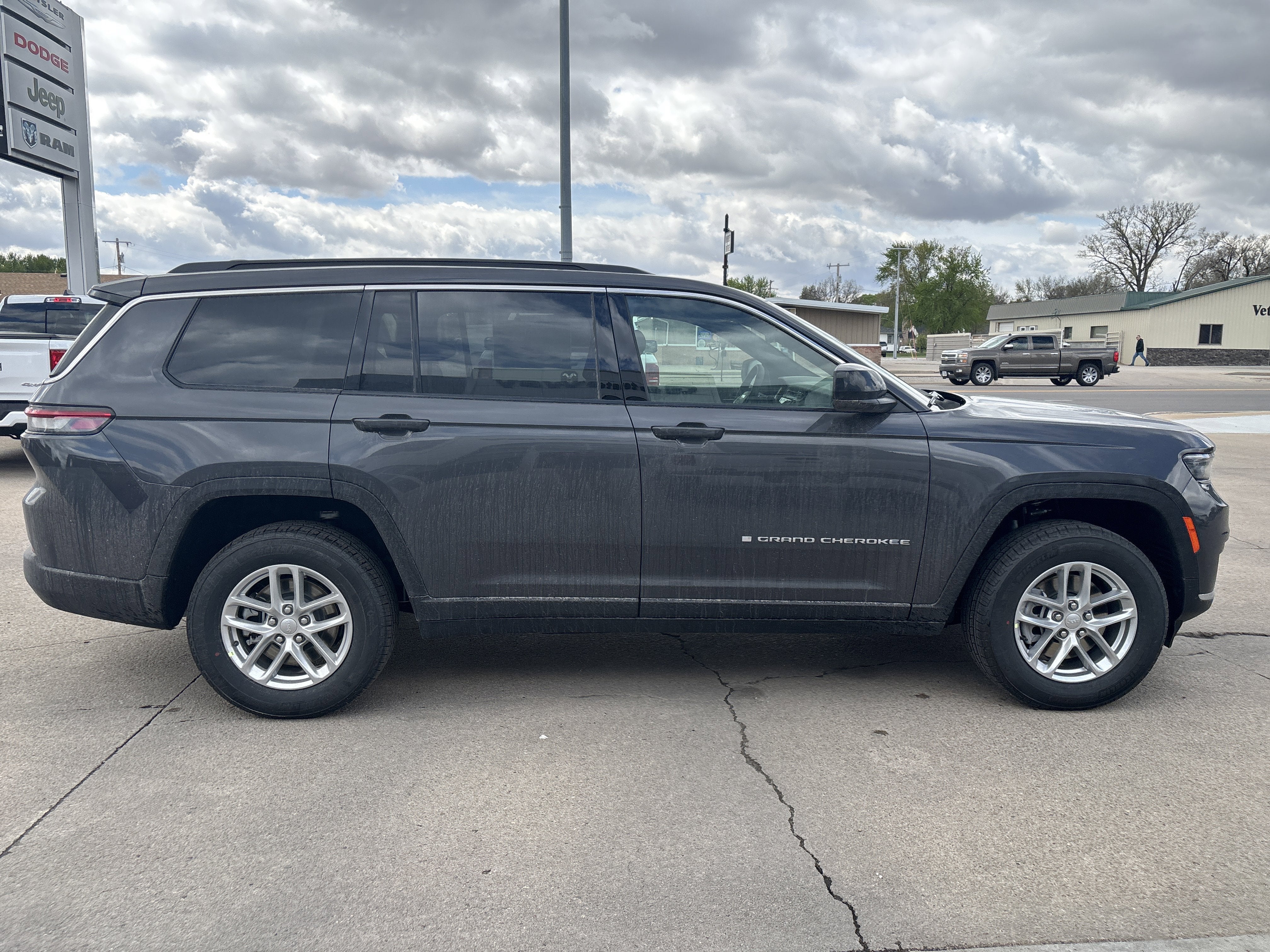 2026 Jeep Grand Cherokee GRAND CHEROKEE L LAREDO X 4X4