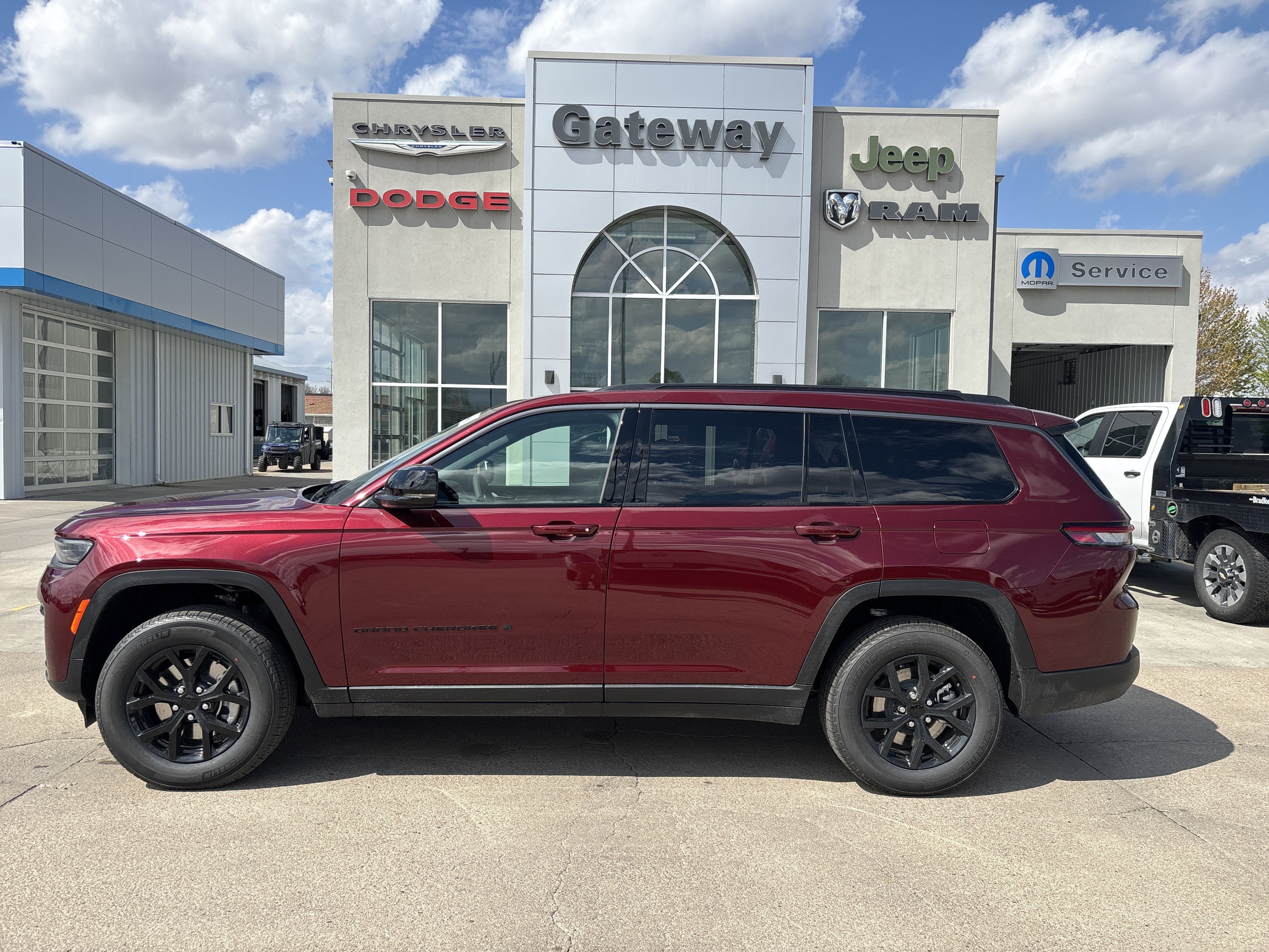 2026 Jeep Grand Cherokee L Laredo Altitude 4x4's photo