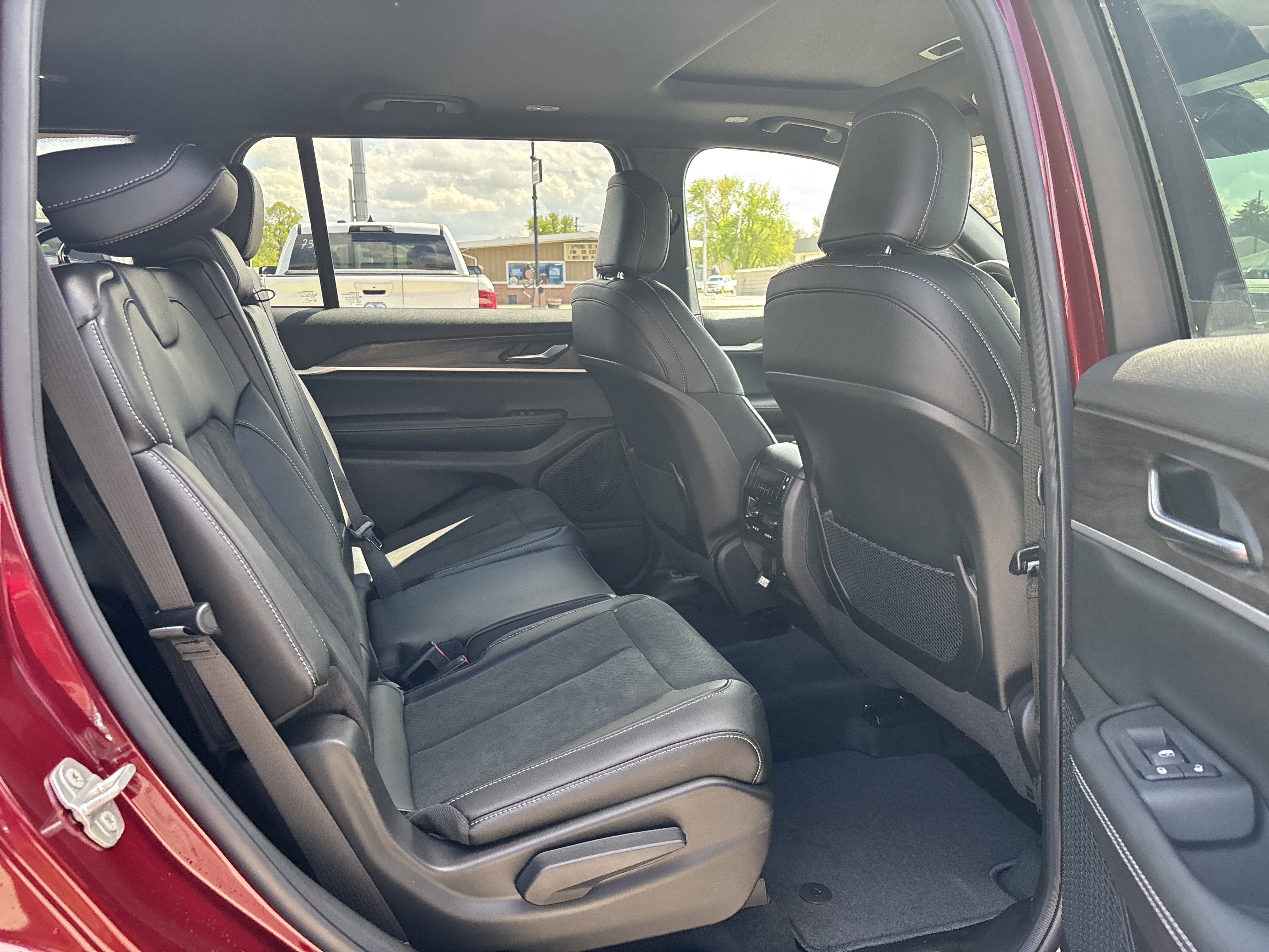 2026 Jeep Grand Cherokee GRAND CHEROKEE L LAREDO ALTITUDE 4X4