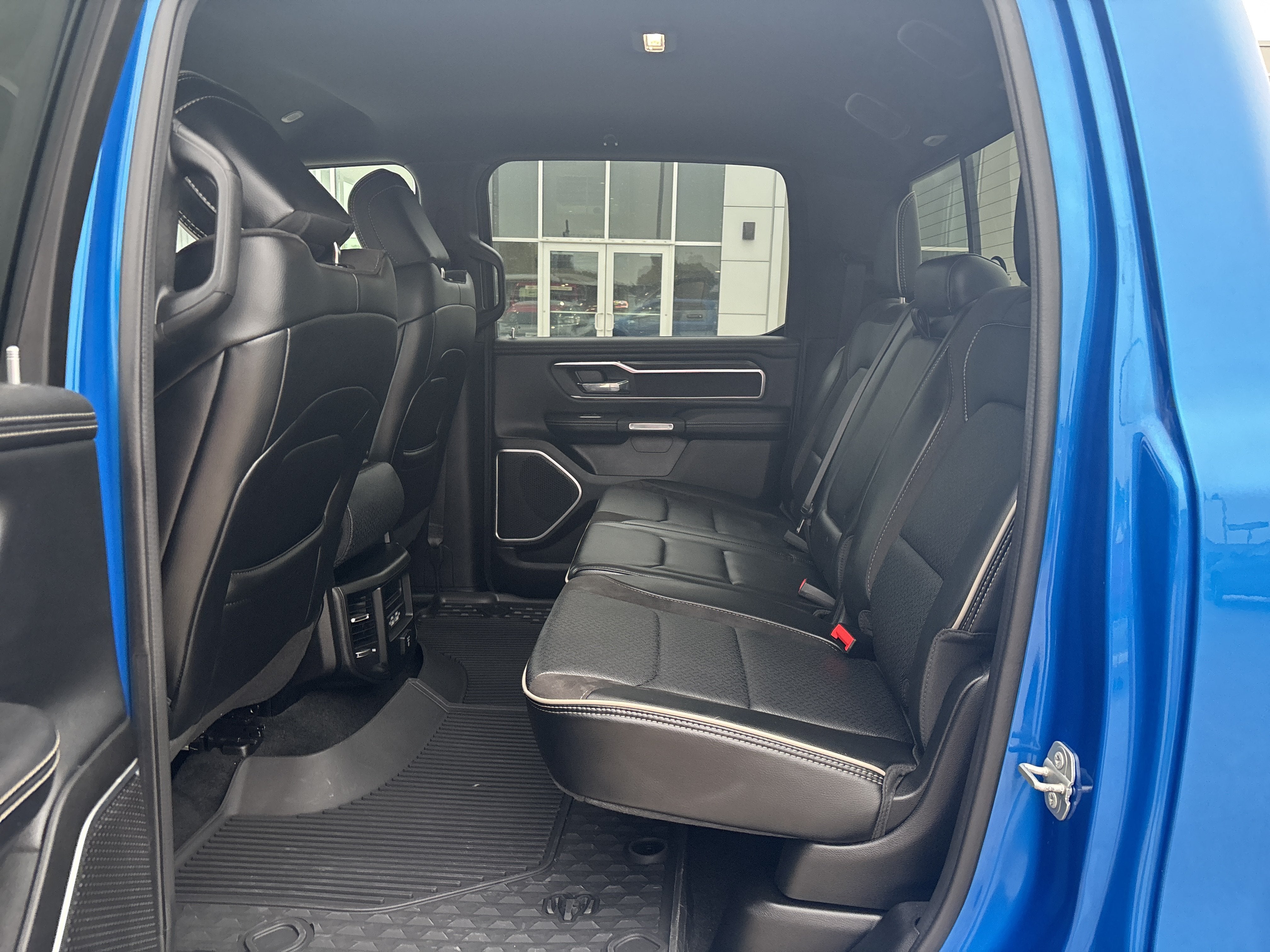 2023 RAM 1500 Laramie Crew Cab 4x4 5'7' Box
