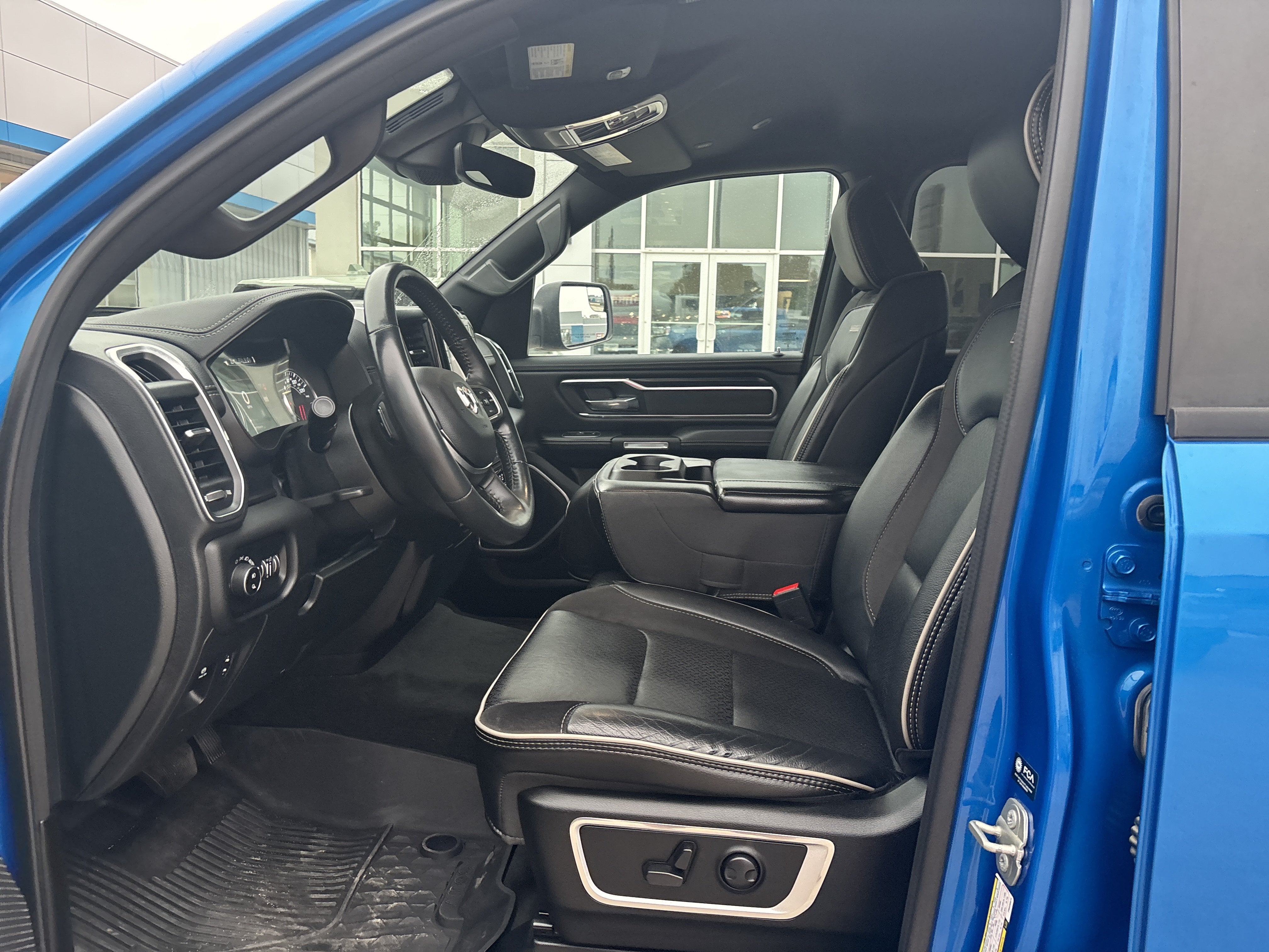 2023 RAM 1500 Laramie Crew Cab 4x4 5'7' Box