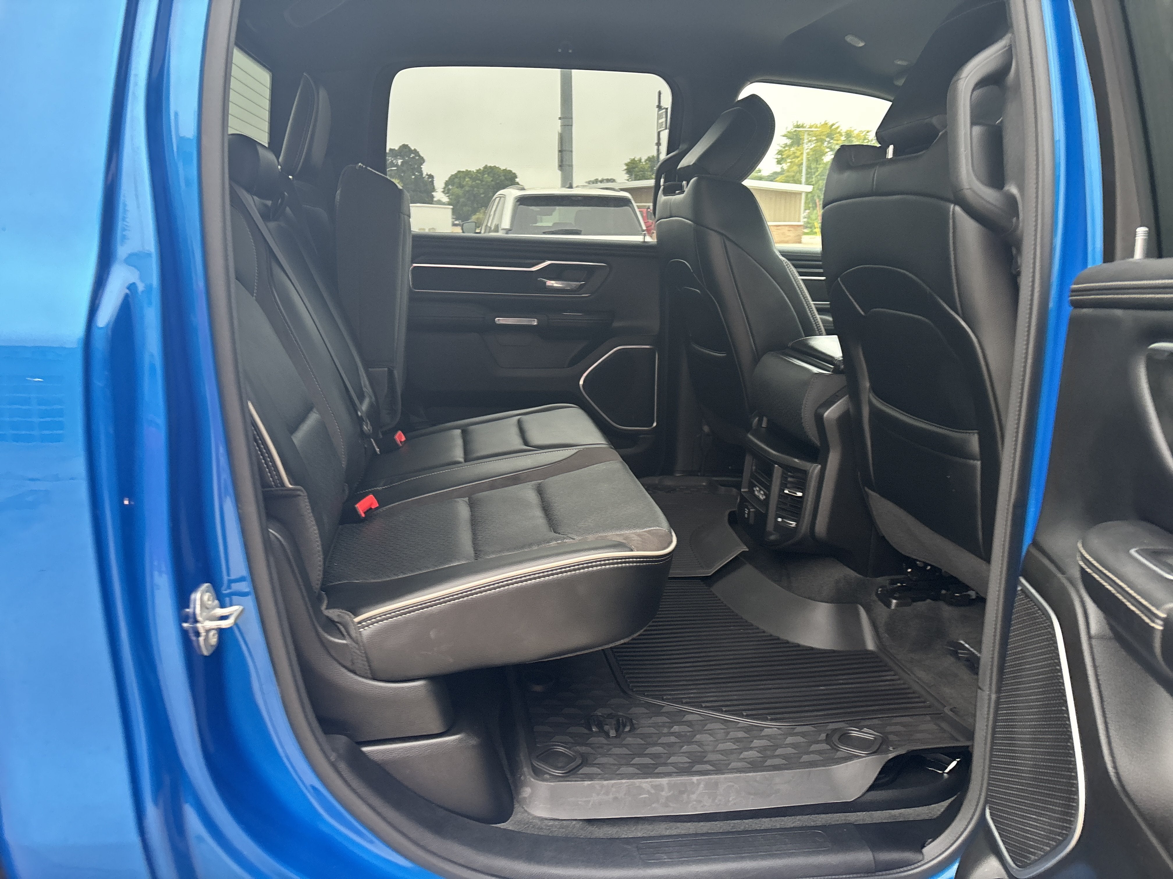 2023 RAM 1500 Laramie Crew Cab 4x4 5'7' Box