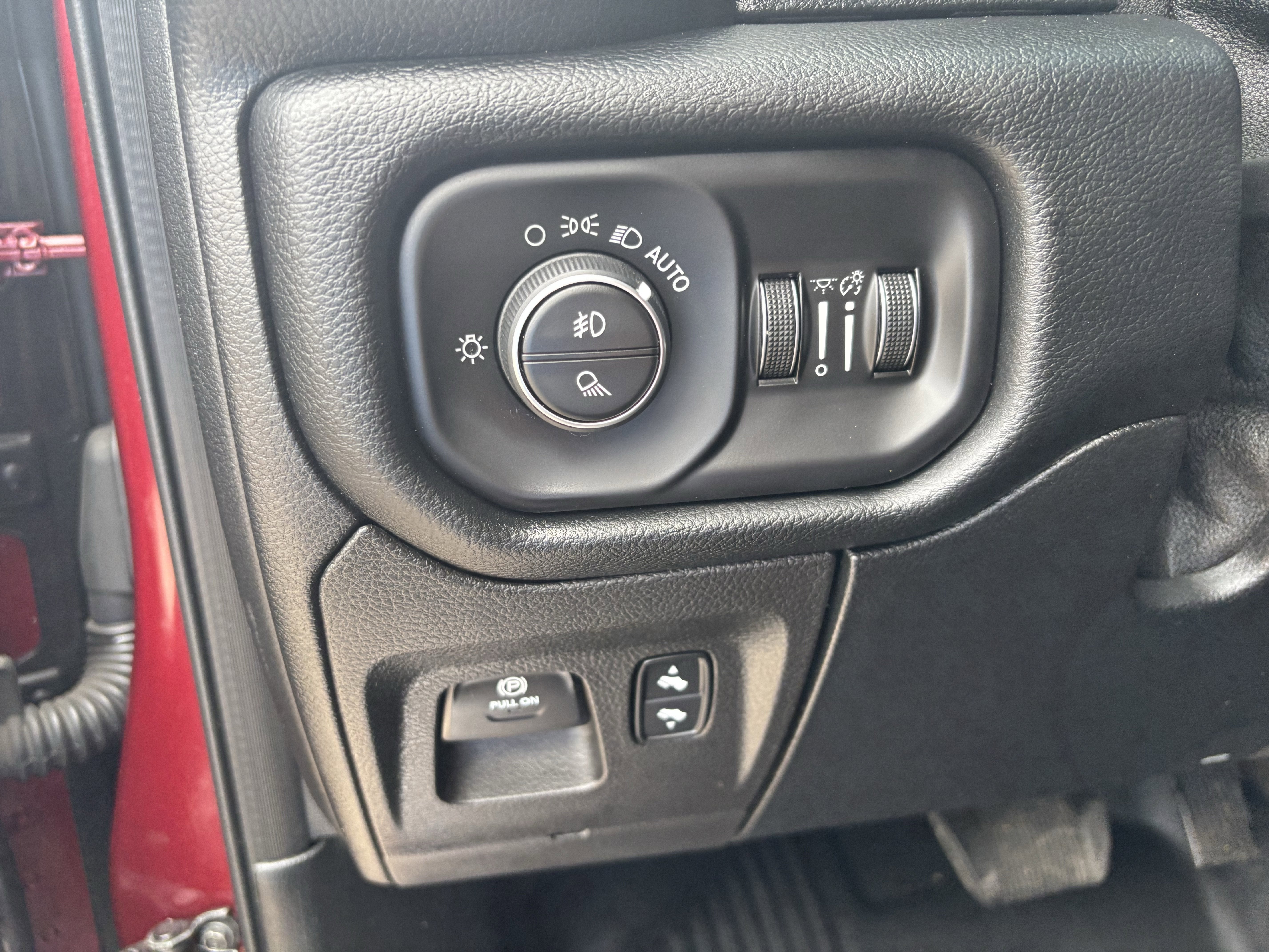 2021 RAM 1500 Laramie Crew Cab 4x4 5'7' Box