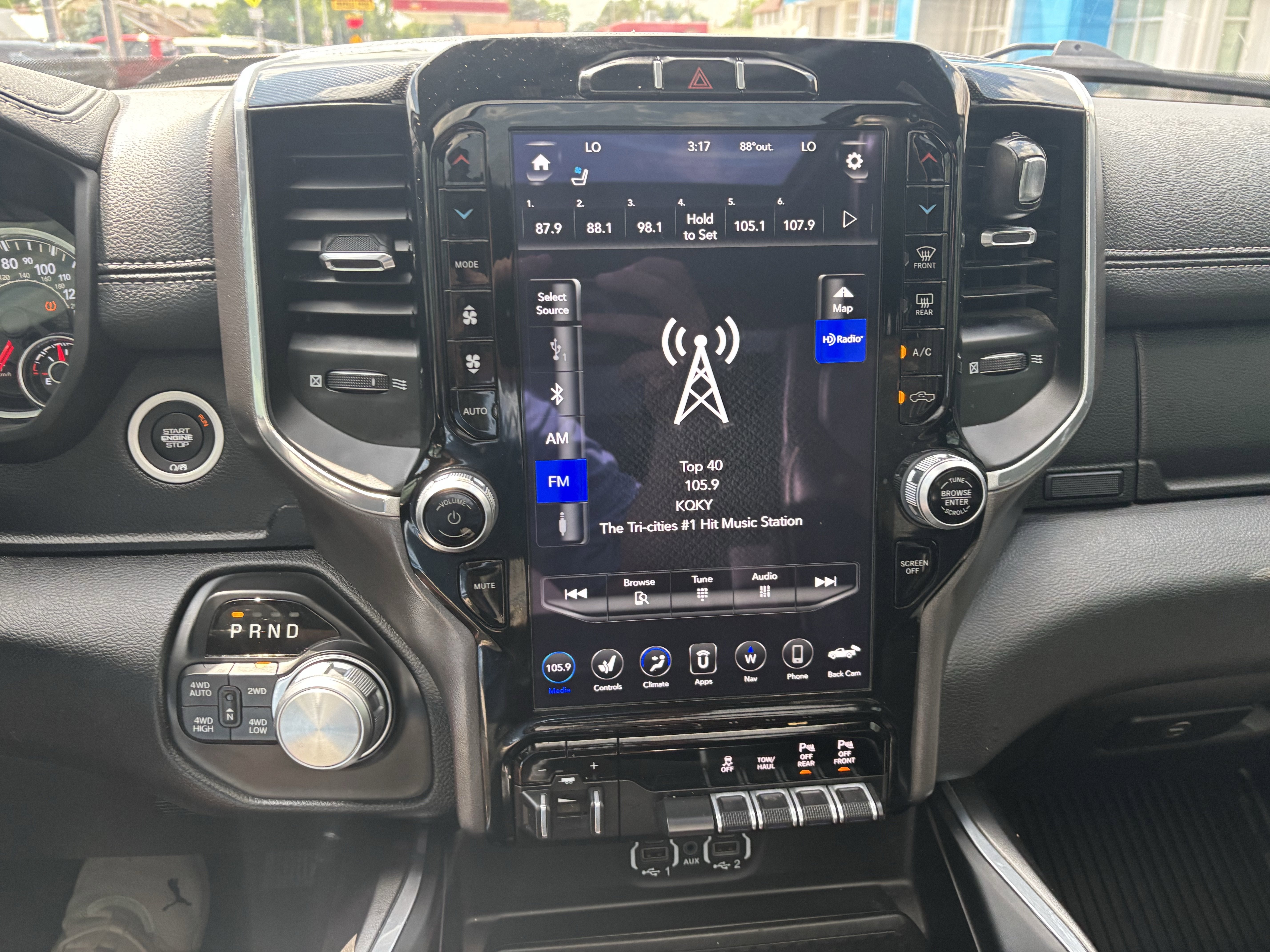2021 RAM 1500 Laramie Crew Cab 4x4 5'7' Box