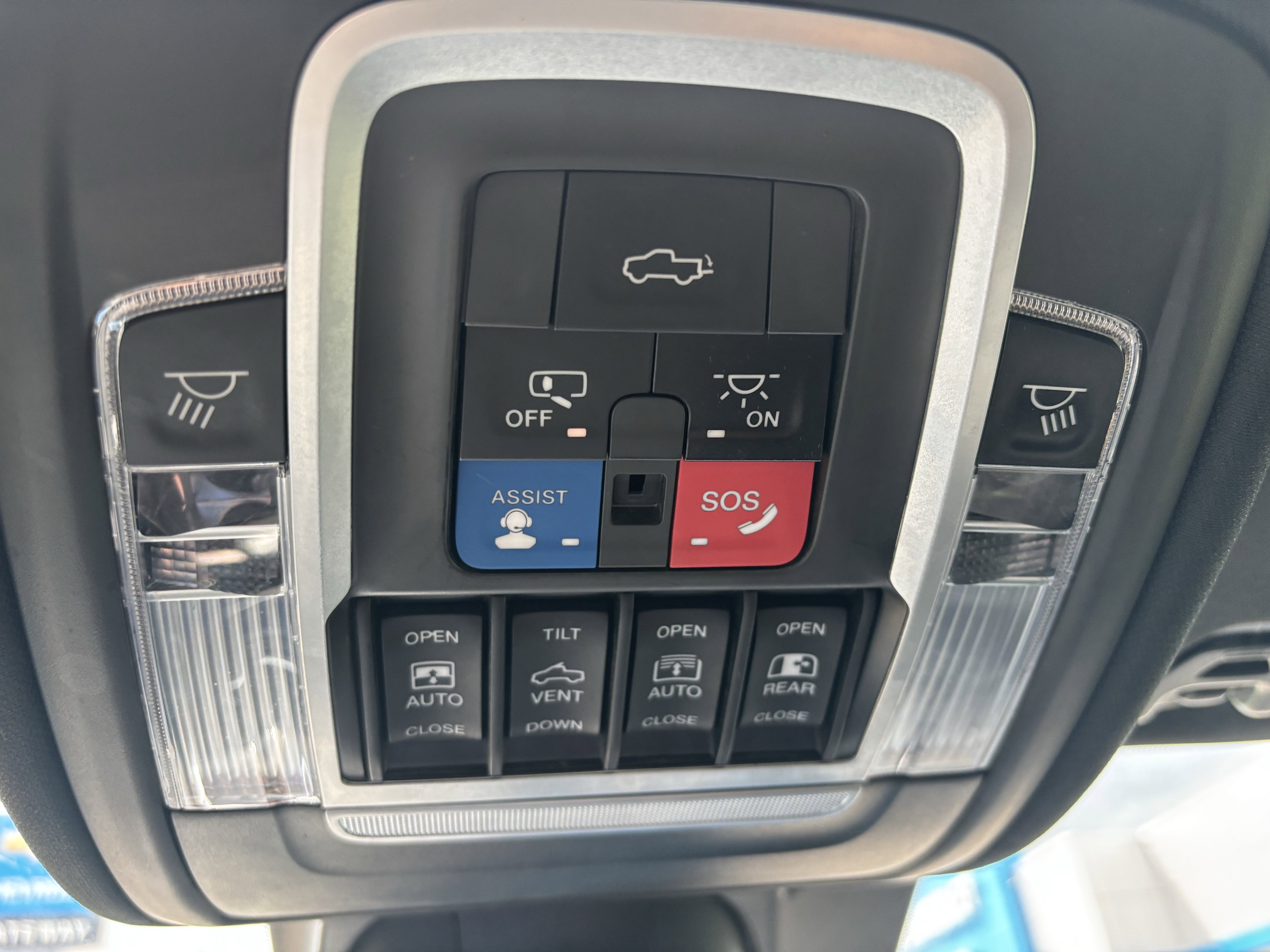 2021 RAM 1500 Laramie Crew Cab 4x4 5'7' Box