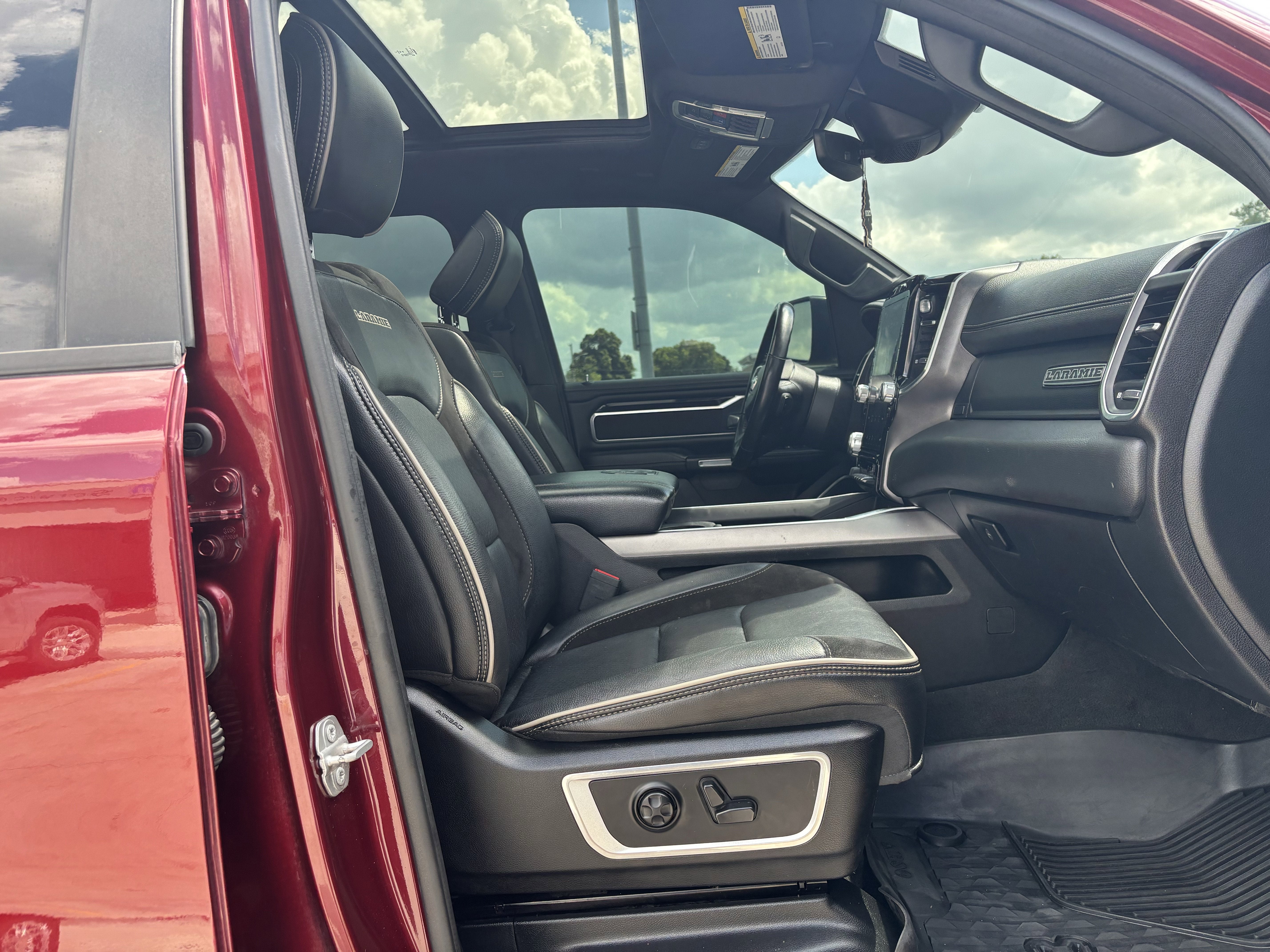 2021 RAM 1500 Laramie Crew Cab 4x4 5'7' Box