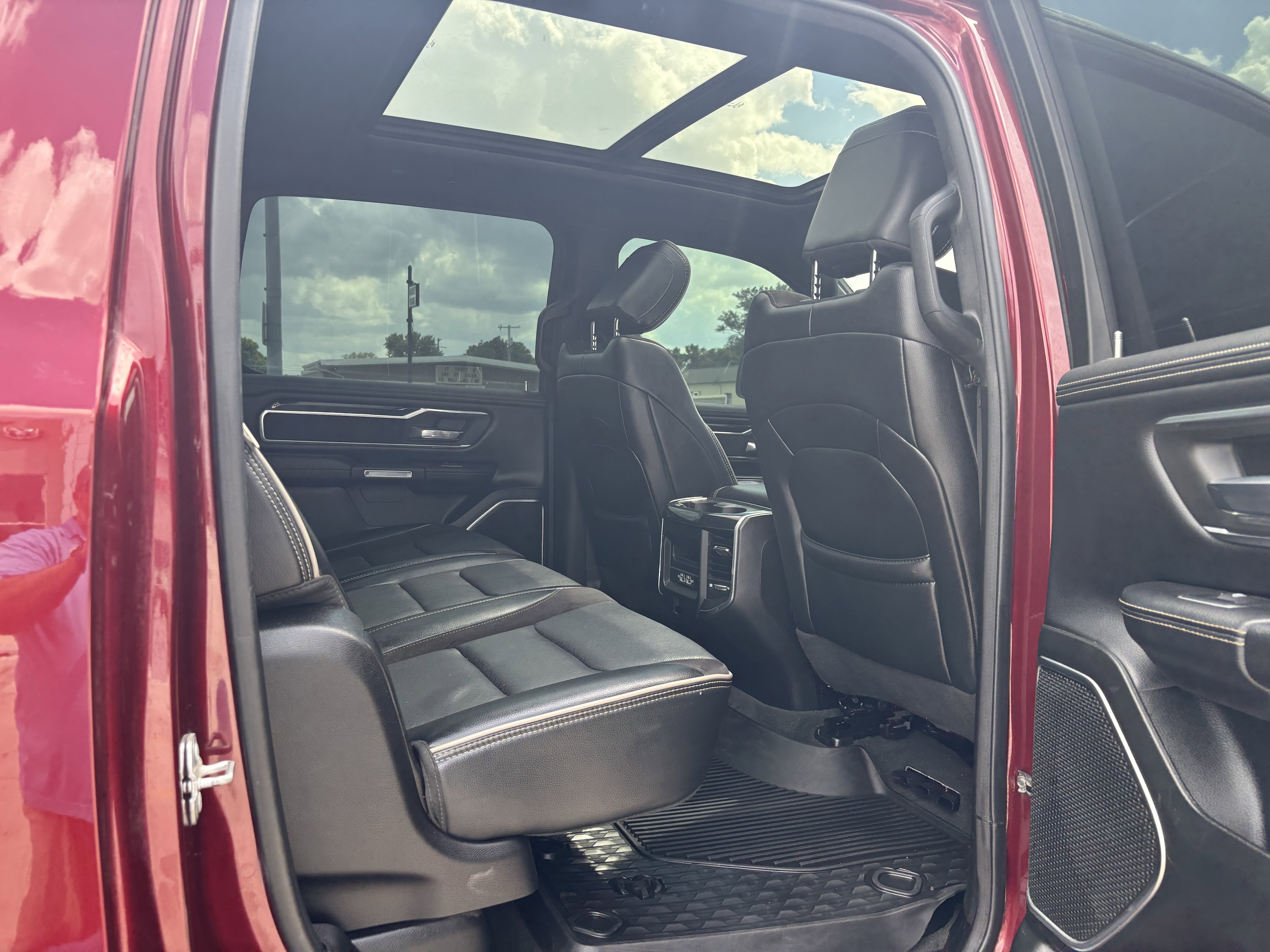 2021 RAM 1500 Laramie Crew Cab 4x4 5'7' Box