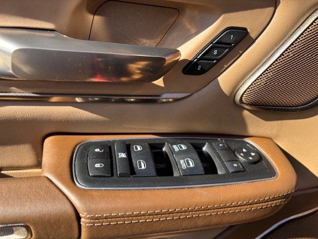 2019 RAM 1500 Longhorn Crew Cab 4x4 5'7' Box