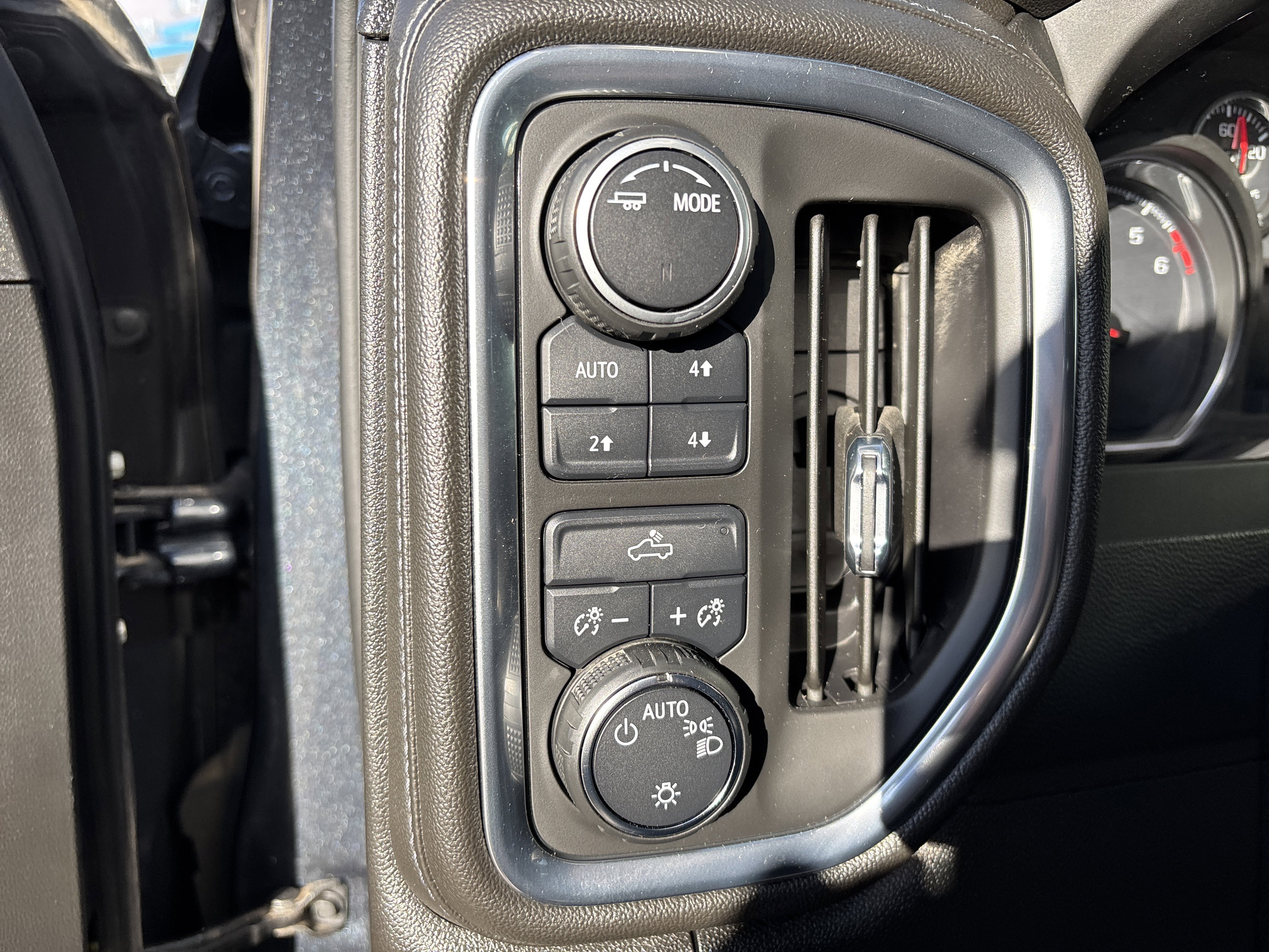 2022 Chevrolet Silverado 1500 LTD 4WD Crew Cab Short Bed LT