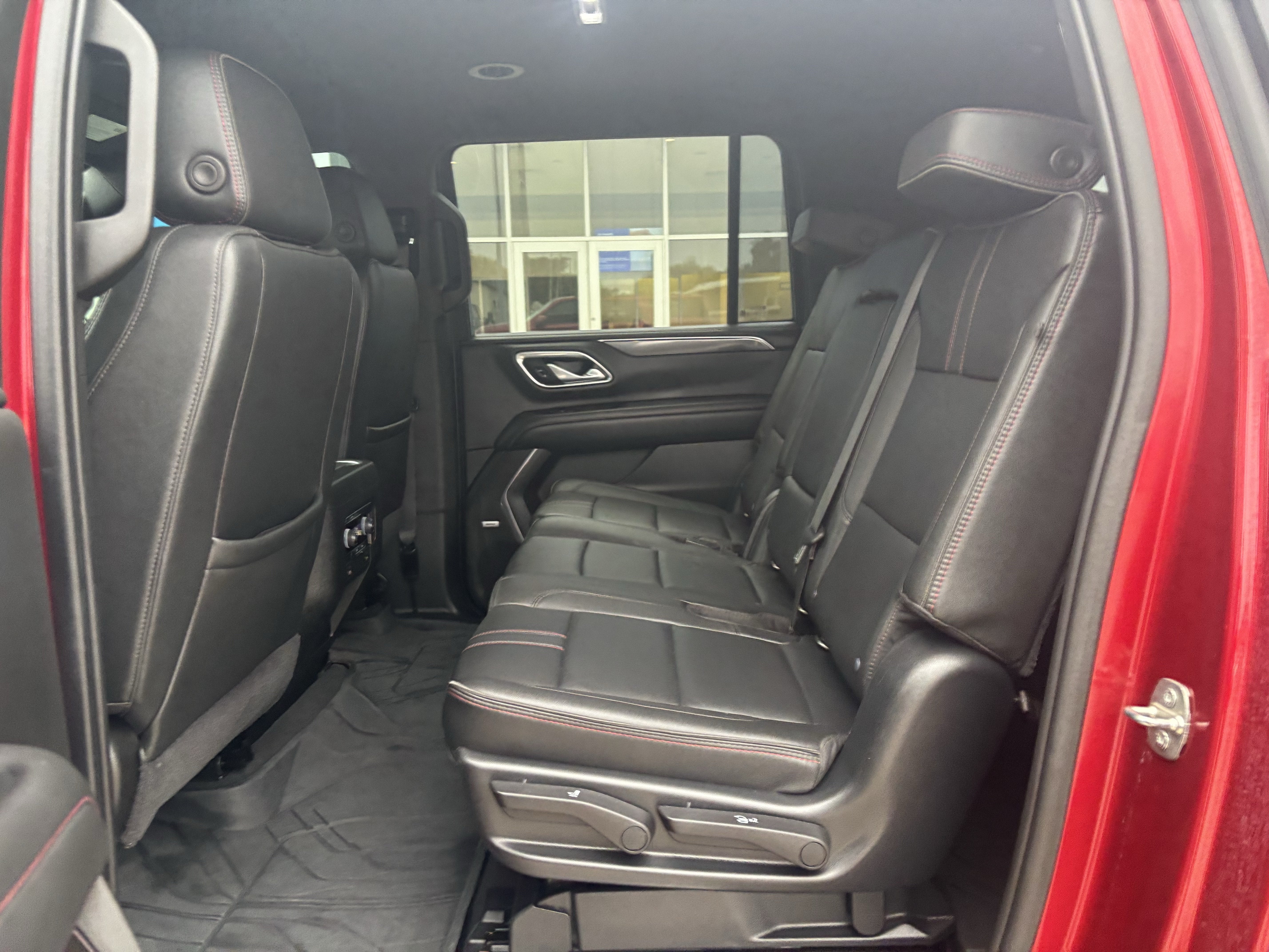 2021 Chevrolet Suburban RST - Photo 13
