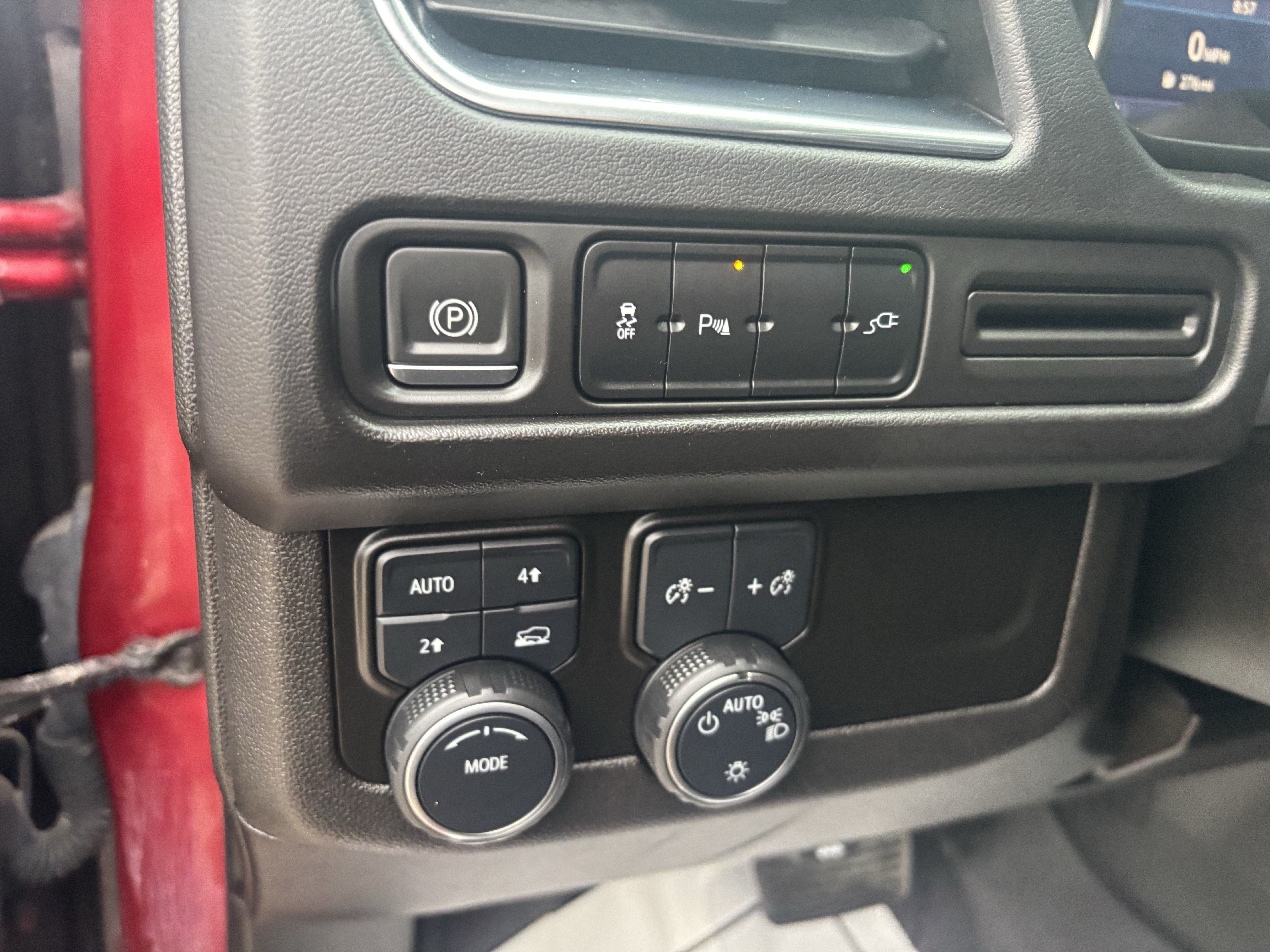 2021 Chevrolet Suburban RST - Photo 14