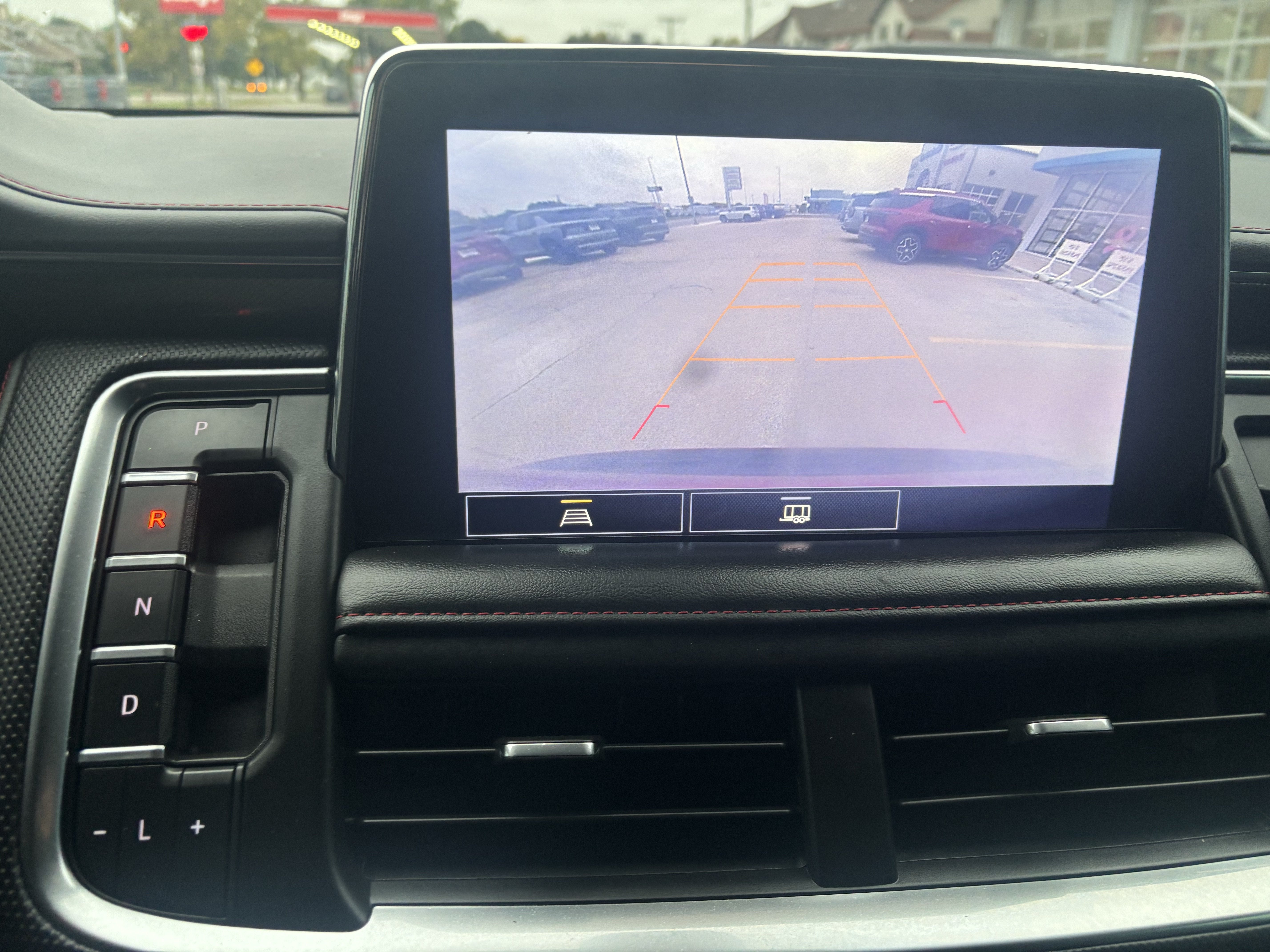 2021 Chevrolet Suburban RST - Photo 16
