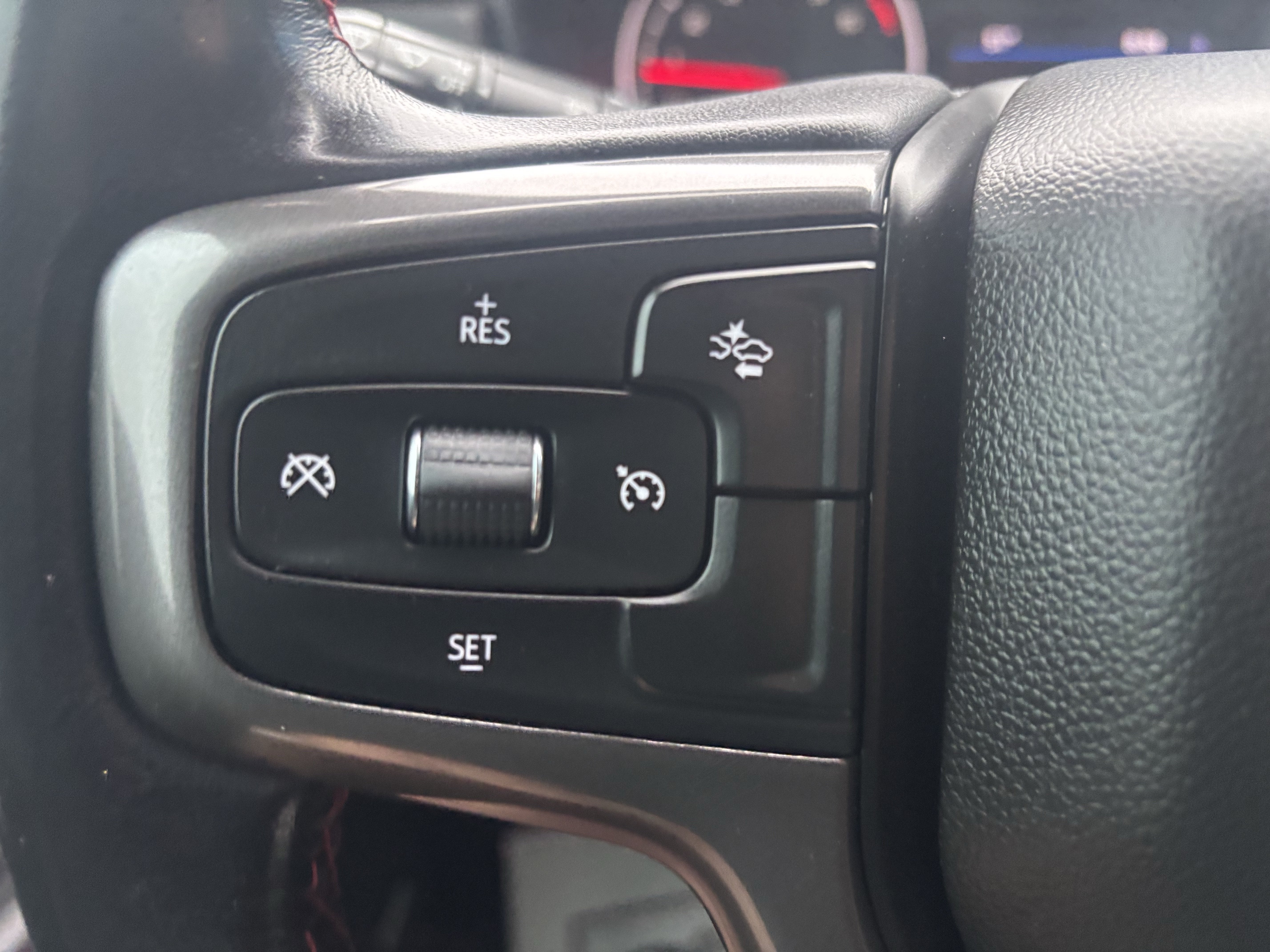 2021 Chevrolet Suburban RST - Photo 19