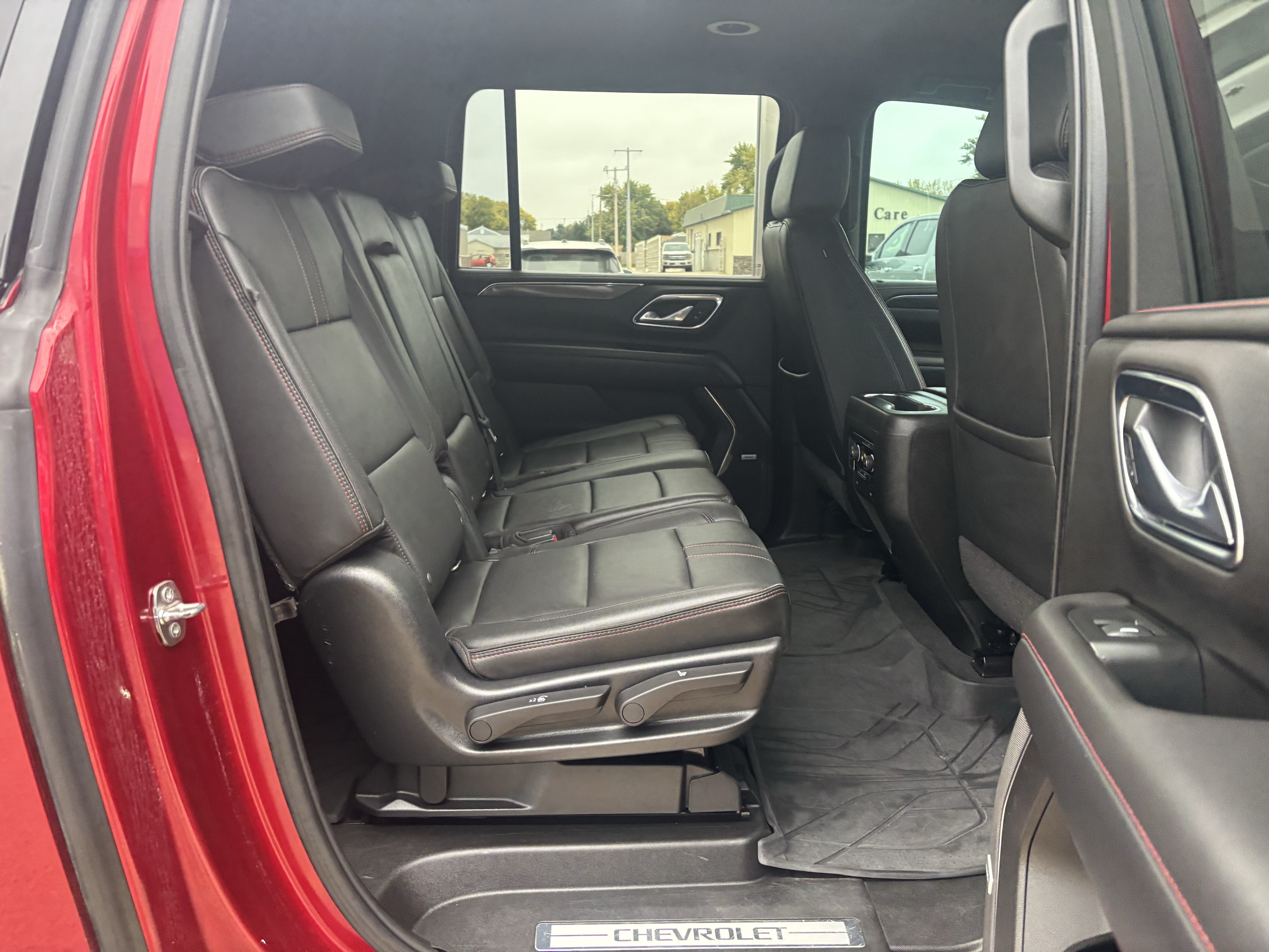 2021 Chevrolet Suburban RST - Photo 7