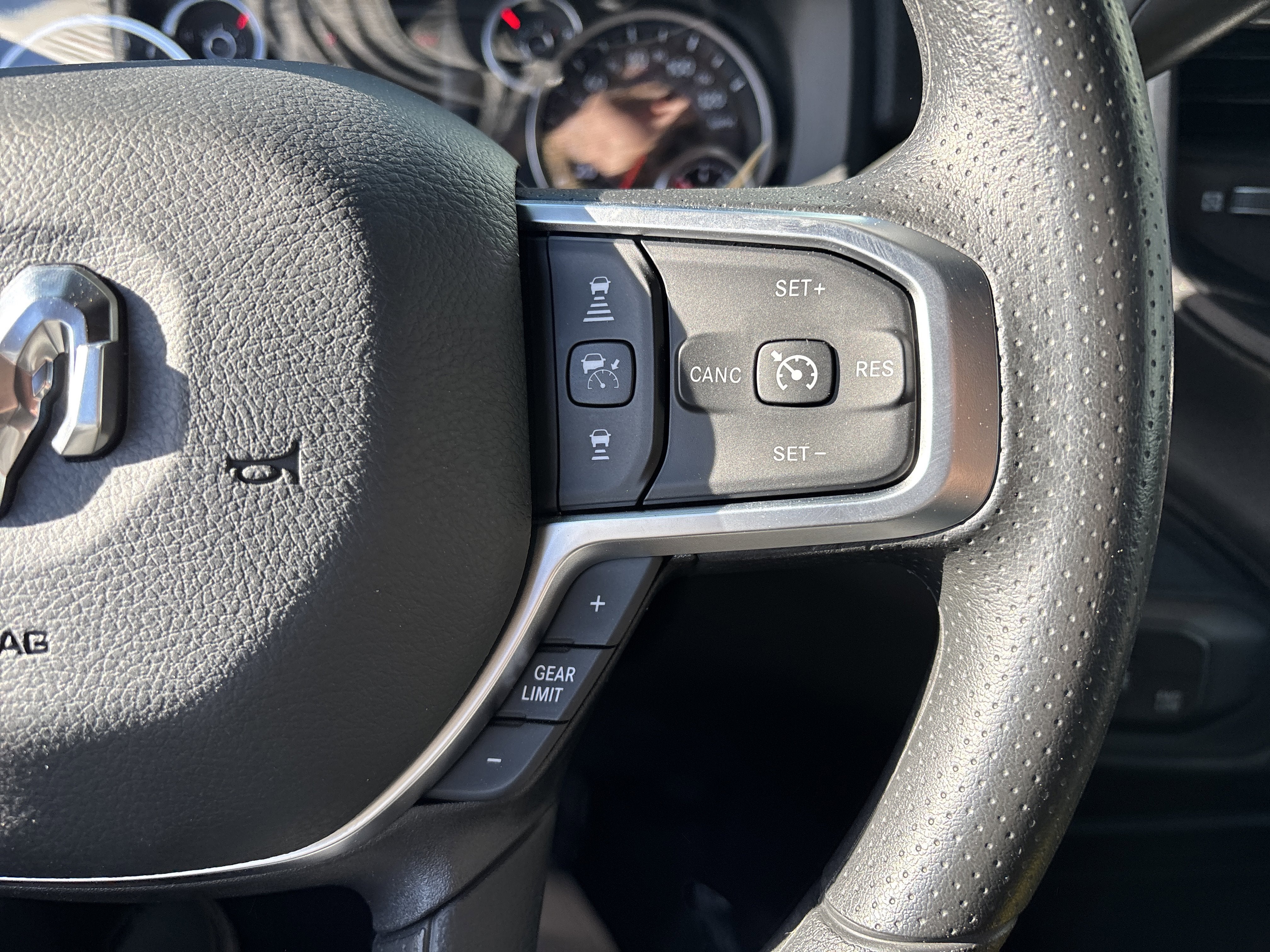 2026 RAM Ram 3500 RAM 3500 TRADESMAN CREW CAB 4X4 6'4' BOX