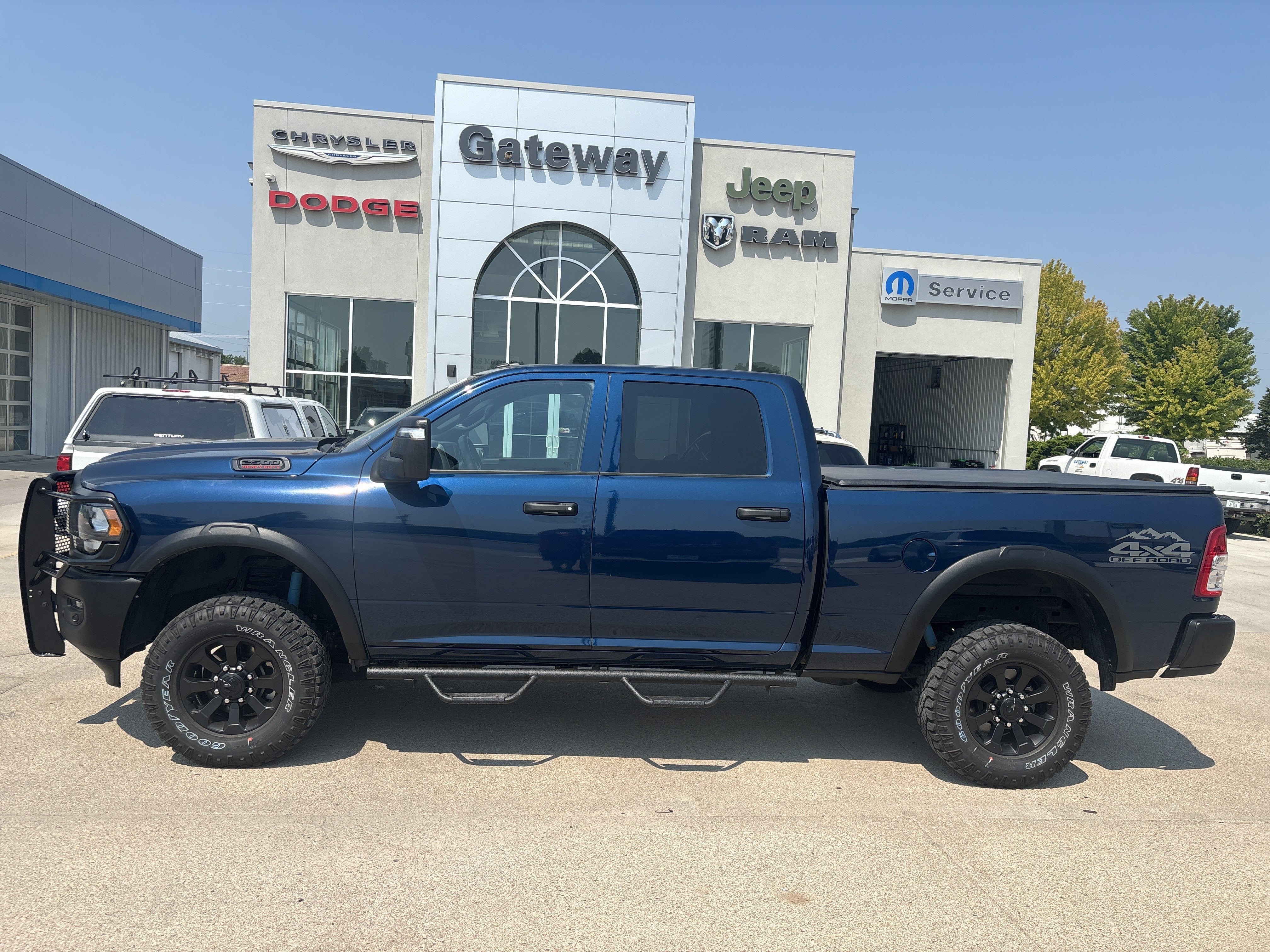 2024 RAM 2500 Tradesman Crew Cab 4x4 6'4' Box
