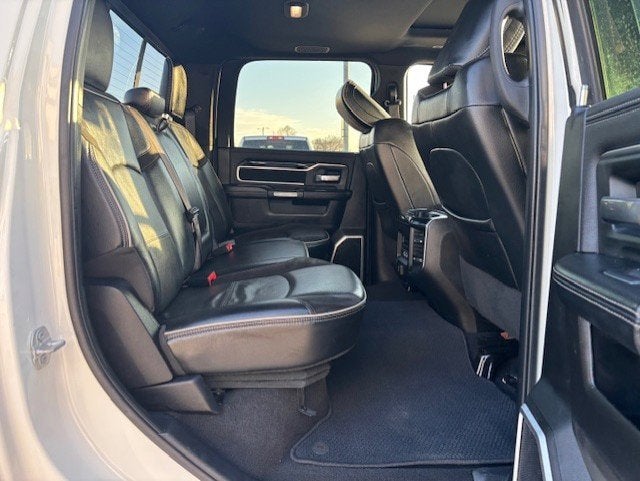 2019 RAM 2500 Laramie Crew Cab 4x4 6'4' Box