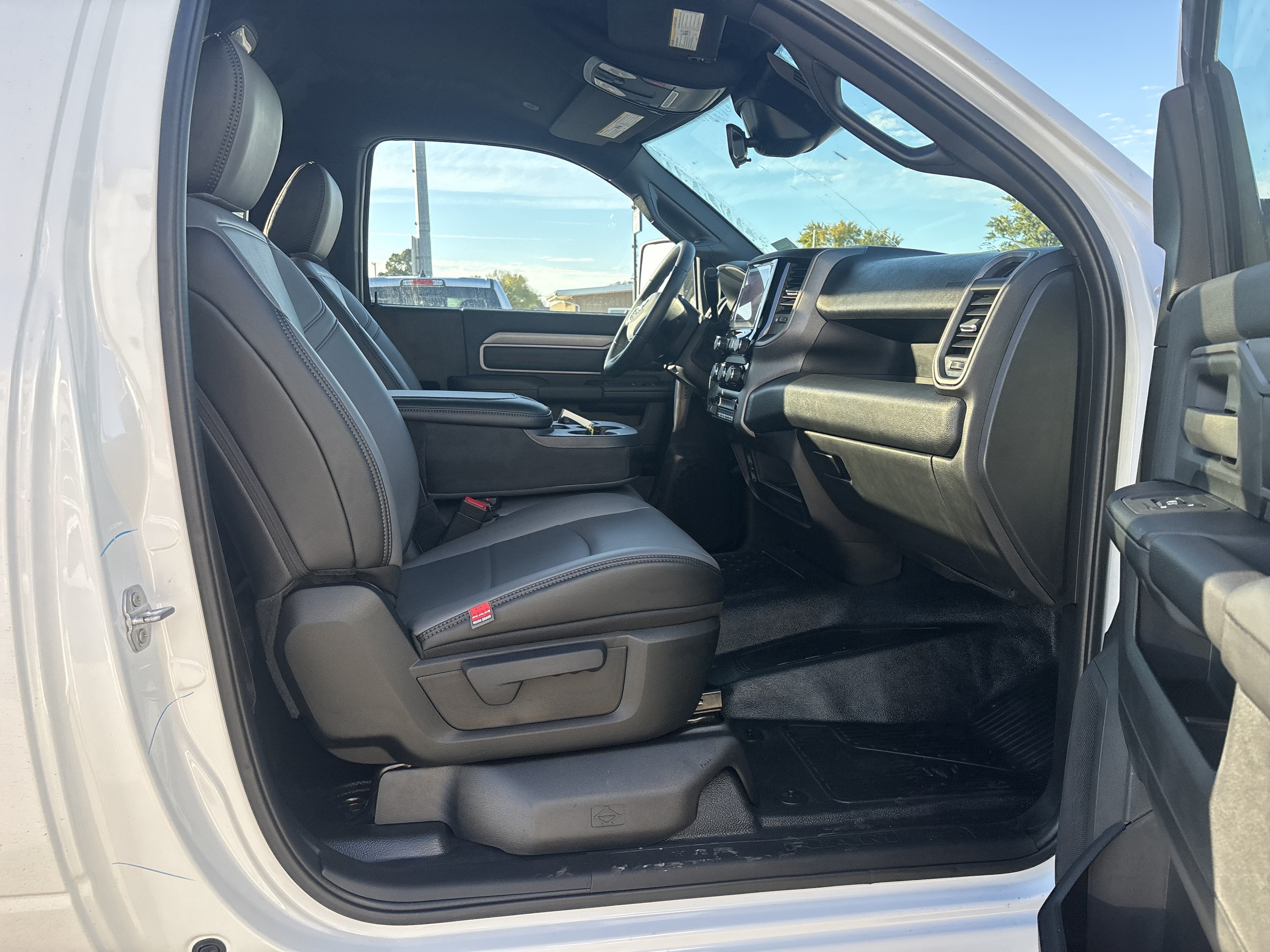 2027 RAM Ram 5500 Chassis Cab RAM 5500 TRADESMAN CHASSIS REGULAR CAB 4X4 60' CA