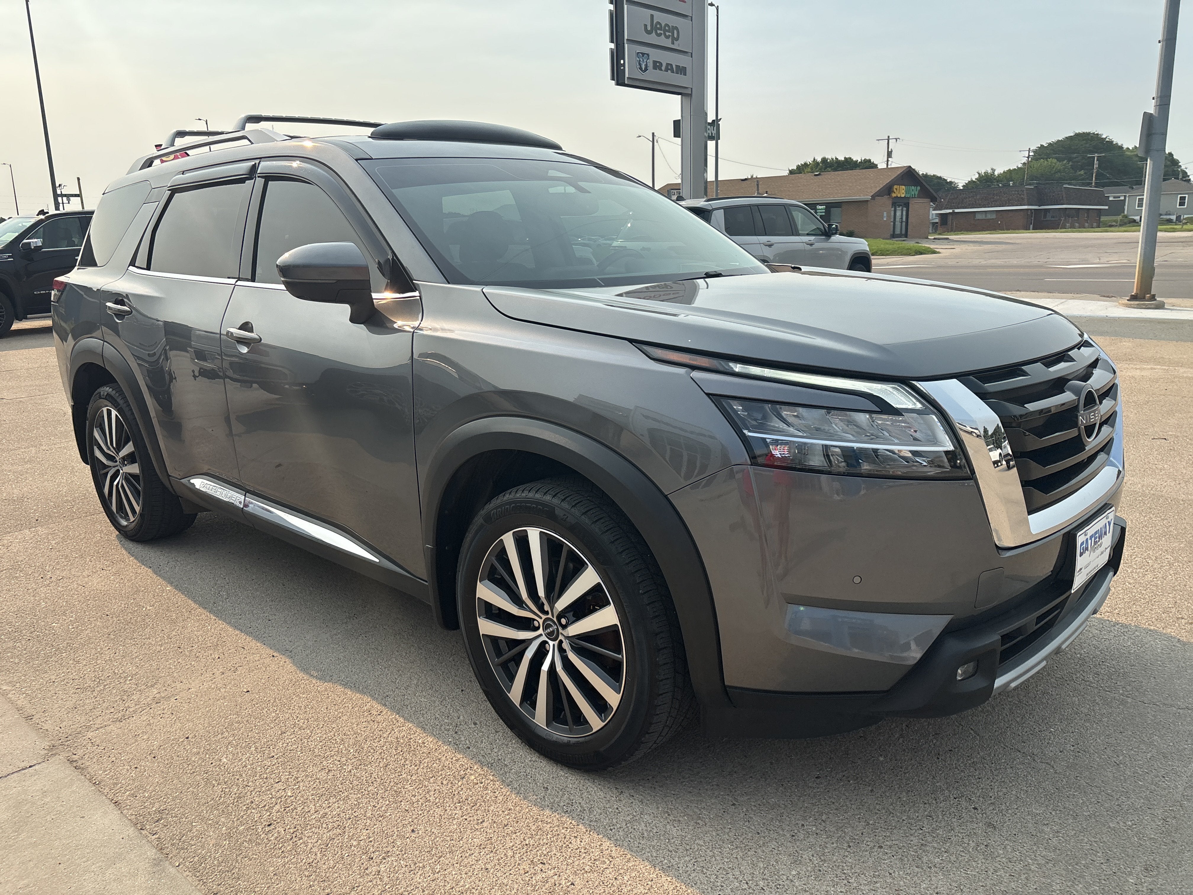 2022 Nissan Pathfinder Platinum 4WD