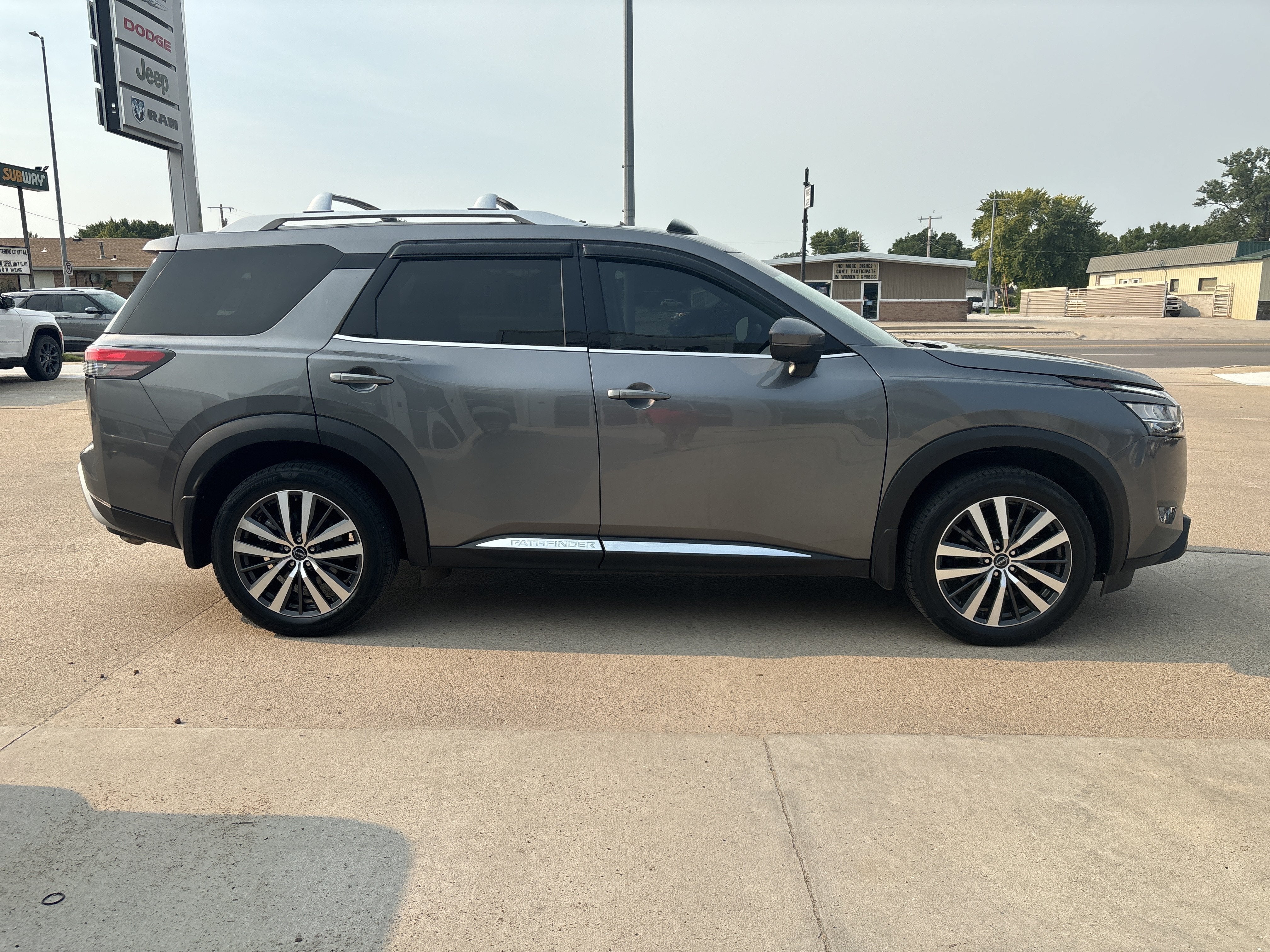 2022 Nissan Pathfinder Platinum 4WD