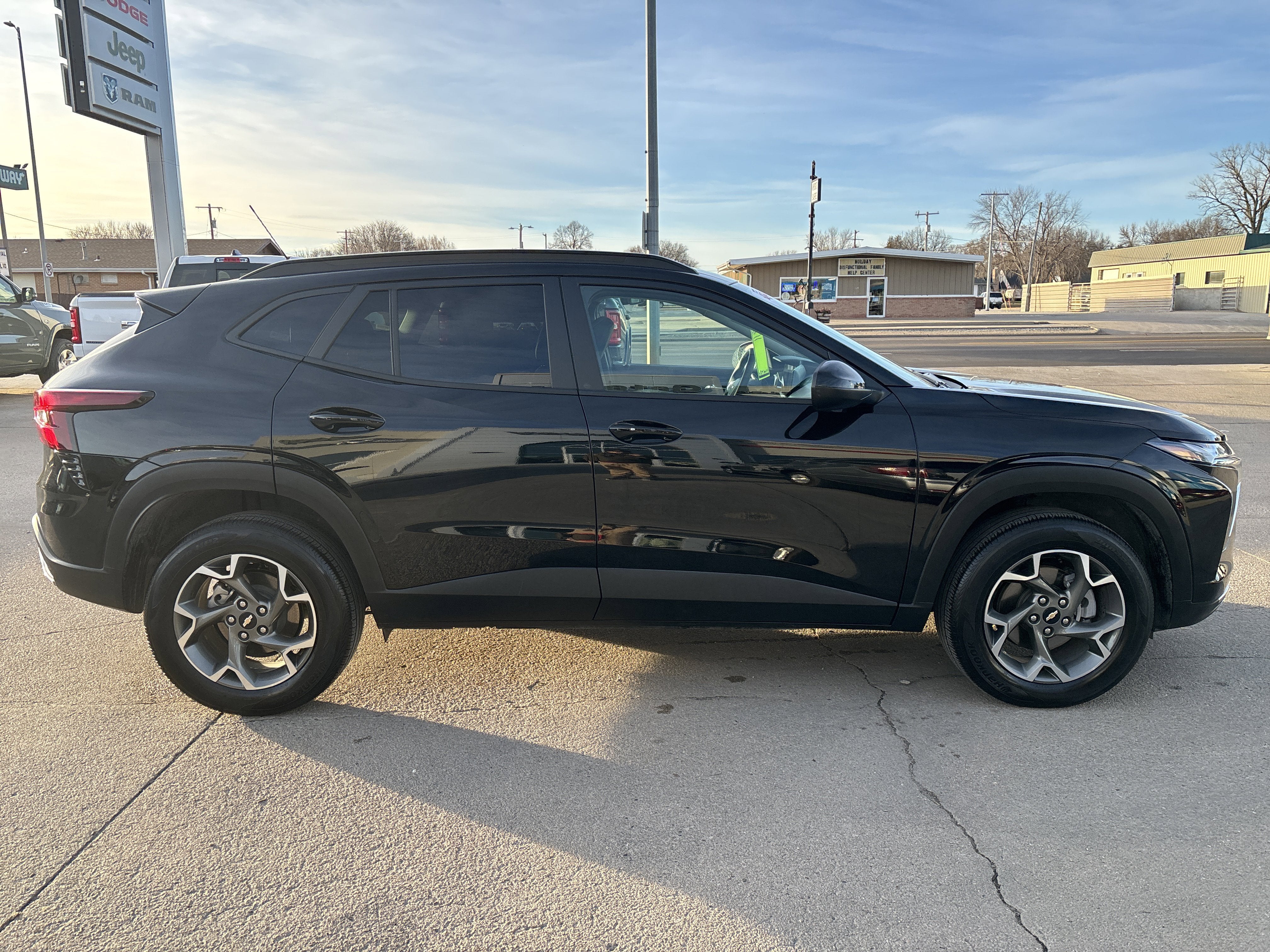 2025 Chevrolet Trax FWD LT