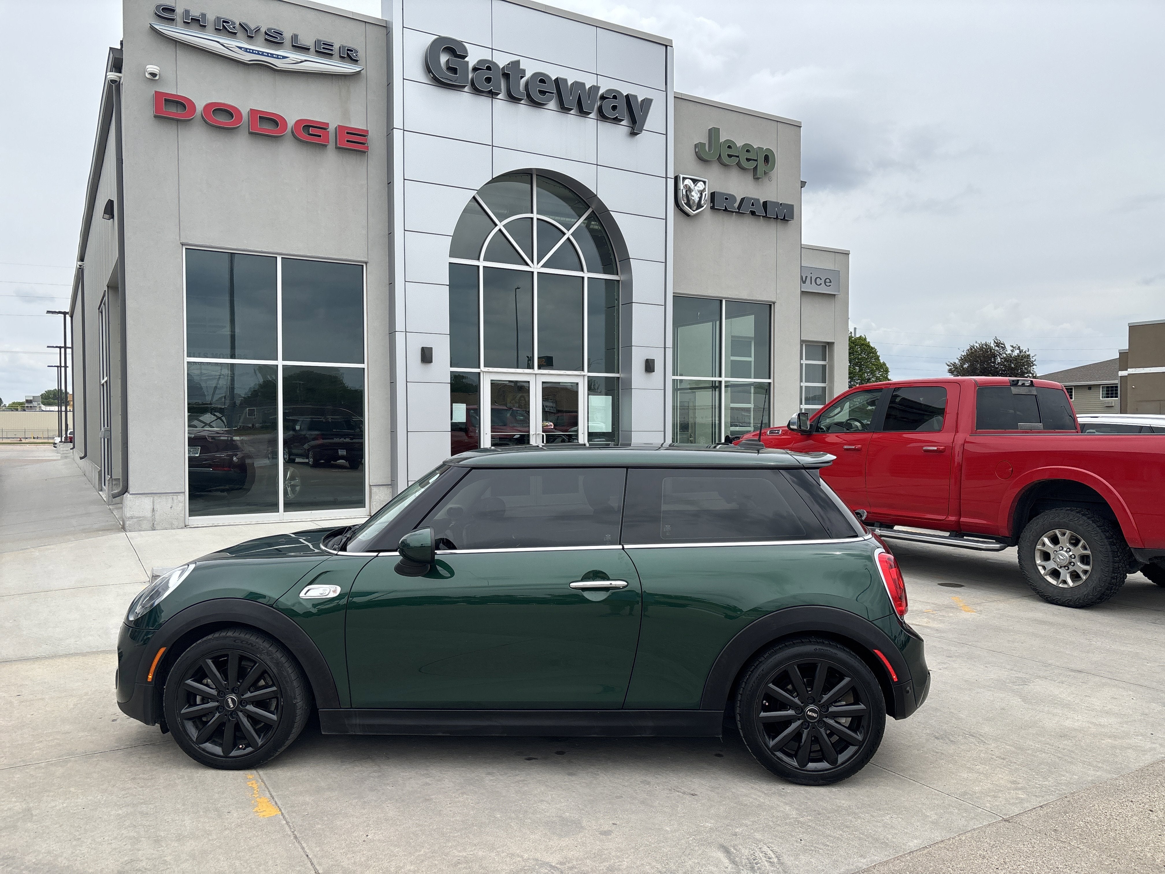2019 MINI Hardtop Cooper S Signature's photo